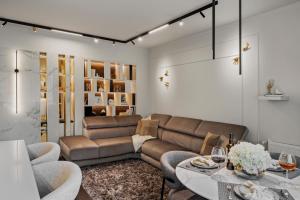 Mido Bird Luxury Apartment with Private Parking & Self Check-in