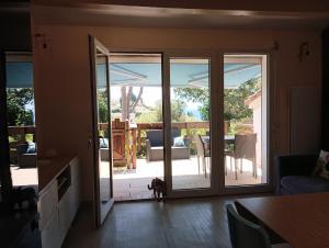 petite maison au calme - piscine en copropriété, terrasse, mer, clim
