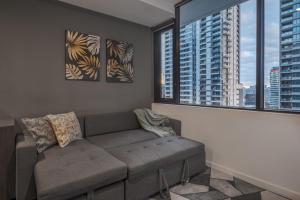 City Dream 2br1ba Apt Melbournepoolgym
