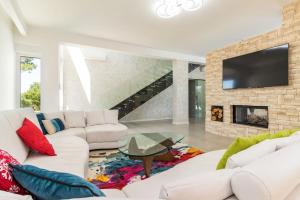 Beautiful Villa in a Spacious Estate 