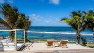 Beachfront Villa Furnished with Utmost Comfort - Marigot