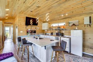 Skydance Cabin in Polson, 5 Mi to Flathead Lake!