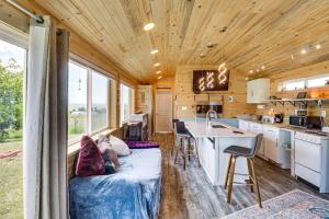 Skydance Cabin in Polson, 5 Mi to Flathead Lake!