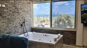 סוויטה מול הים - y1 - Qiryat Yam