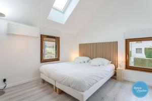 Chalets Renovated Chalet In The Heart Of Menthon : photos des chambres