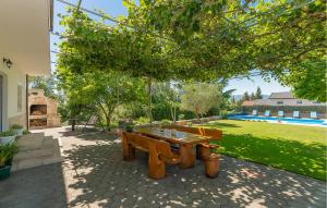 5 Bedroom Amazing Home In Vinjani Donji 