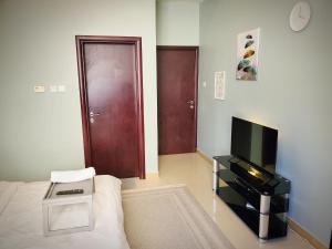 CUTE HOUSE Sleeps 6 Patio Nr METRO Free parking