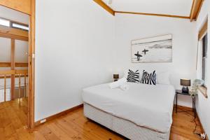 11 Cottesloe - Steps From Beach - Sleeps 3