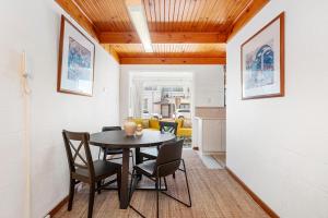 11 Cottesloe - Steps From Beach - Sleeps 3