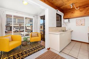 11 Cottesloe - Steps From Beach - Sleeps 3