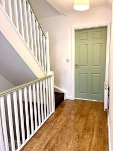 Large 3bdrm House,driveway, 10 Mins To Newcastle#
