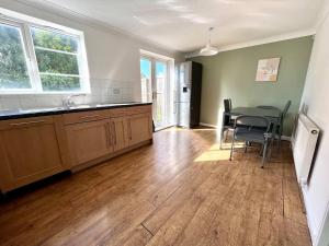 Large 3bdrm House,driveway, 10 Mins To Newcastle#