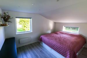 The comfort of this cottage merges with nature