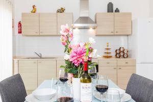 The Pinnacle Fl2 city escape by Homely