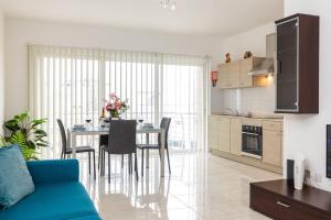 The Pinnacle Fl2 city escape by Homely