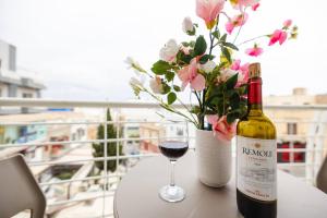 The Pinnacle Fl2 city escape by Homely