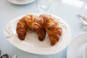 The Pinnacle Fl2 city escape by Homely