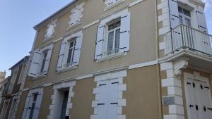 Studio vue mer 1r étage avec balcon