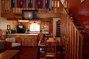 Aspen West 6 - Right Off Main Street - WiFi - Satellite - Smart TV - Washer - Dryer - Wood Burning Fireplace - Close to Copper C - Ubytování bez kategorie ve městě Red River