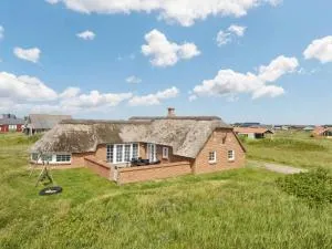 Six-Bedroom Holiday home in Harboøre 2 - Langerhuse