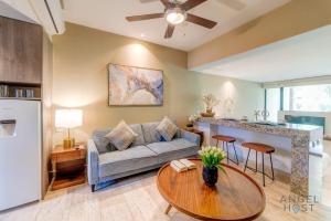 Sunlit Studio 4 Blks from 5th Ave with Pools & Gym