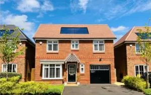 Modern House with Parking, Close to Train, City, Airport - 登顿