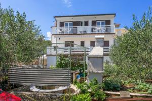 Apartments by the sea Slatine, Ciovo - 6000
