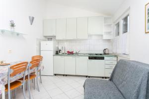 Apartments by the sea Slatine, Ciovo - 6000