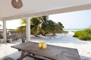 Arena y Mar Beachfront House, El Cuyo by The Spot Rentals