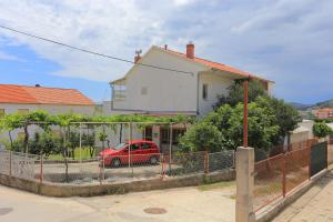 Apartments with parking space Trogir - 23205