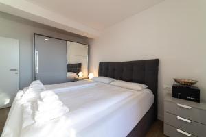 Apartments with parking space Kastel Kambelovac, Kastela - 23397