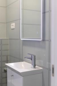 Apartments with parking space Kastel Kambelovac, Kastela - 23397