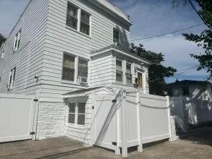 Divine Villa Guest House Harper Ave EWR AIRPORT PENN STATION NY NJ - Irvington