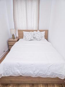 Elegant Two-Room Apartment, Sleeps 4, Near Turon Arena, Balcony ,Air condition