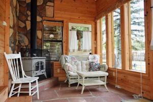 Bear Hugs - Cozy Cottage - WiFi - Rustic Decor - Country Style Kitchen - Perfect for a Couples Getaway! - Ubytování bez kategorie ve městě Red River