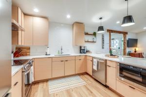 Welcoming Flagstaff Condo < 1 Mi to Downtown!
