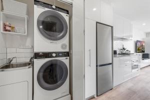 Great Richmond 1-bed Conveniently Located By Shops