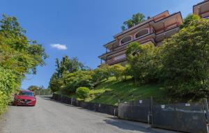 2 Bedroom Beautiful Apartment In Stresa