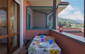 2 Bedroom Beautiful Apartment In Stresa