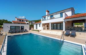 Amazing Home In Trget With Kitchen