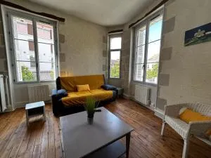 Charmant T2 en centre-ville, 1er étage, La Roche-Posay, pour 4 pers, animaux bienvenus - FR-1-541-107 - 克勒兹河畔伊泽尔