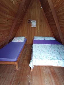 Cabana com Ar condicionado e area de cozinha e banheiro compartilhado a 10 minutos do Parque Beto Carrero