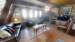 Claim Jumper A-Frame 5 - Pet Friendly - WiFi - Cable - Grill - Gas Fireplace - Ubytování bez kategorie ve městě Red River