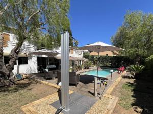 Maisons de vacances Bas de villa avec piscine privee, grande terrasse, proche village et plage, BBQ, terrain de petanque - FR-1-726-52 : photos des chambres