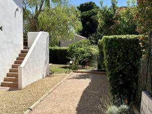 Maisons de vacances Bas de villa avec piscine privee, grande terrasse, proche village et plage, BBQ, terrain de petanque - FR-1-726-52 : photos des chambres