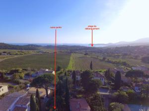 Maisons de vacances Bas de villa avec piscine privee, grande terrasse, proche village et plage, BBQ, terrain de petanque - FR-1-726-52 : photos des chambres