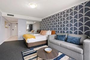 KozyGuru | Haymarket | Chic City Studio
