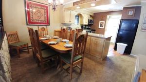 Claim Jumper Townhouse 22 - On The River - Across from the Fishing Ponds - In Town - Near The Ski Area - Fireplace - WiFi - Sate