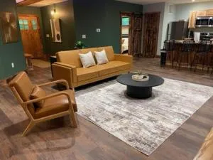 Pine Creek Cabins & Camping Resort - تشيليكوث