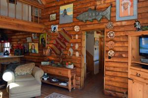 Dwyers Den - Satellite - Wood Burning Fireplace - Washer - Dryer - Semi Secluded - Grill - ATV Trailer Parking - Fire Pit - Kids